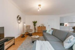 Huswell - Centrally located modern apartment with parking
